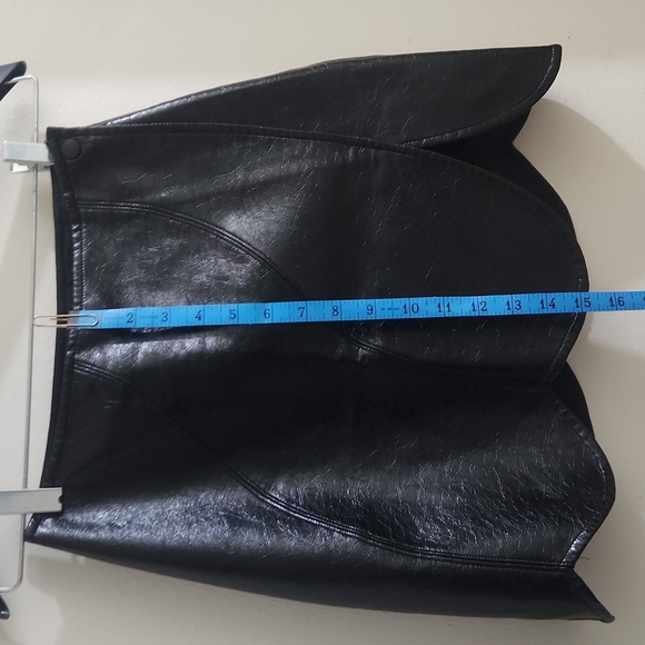 Social Tourist Faux Leather Scalloped Edge Mini Black NWT 00/w24 Ultra High Rise - Picture 6 of 9